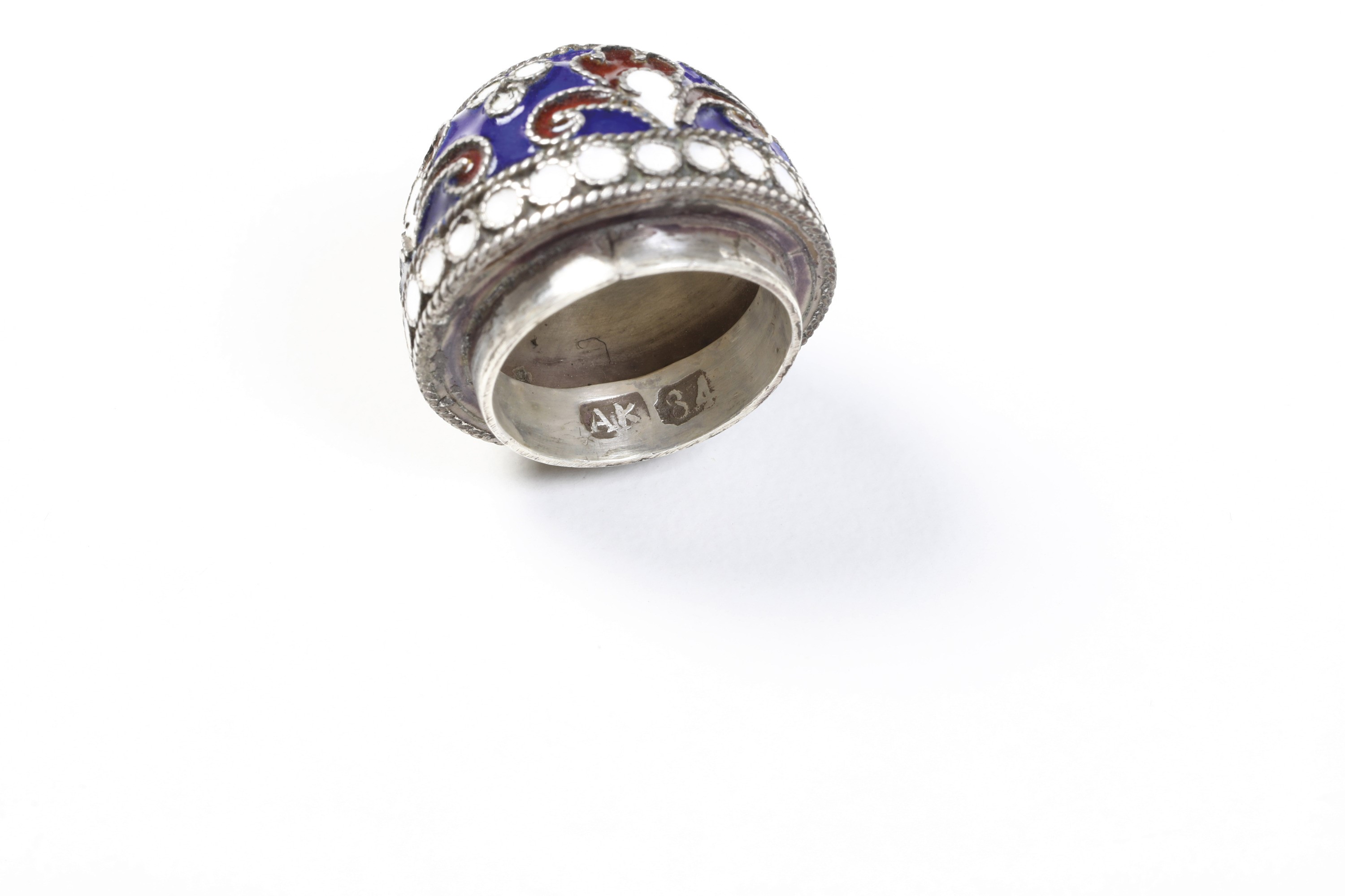 Coppia di uova decorative, Russia, XX secolo, argento e smalti cloisonné