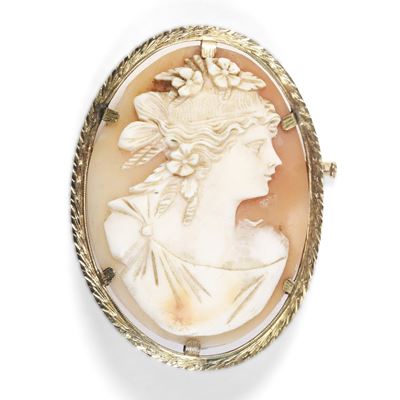 Cammeo Ovale in Madreperla e Oro Basso Titolo. XIX-XX Secolo