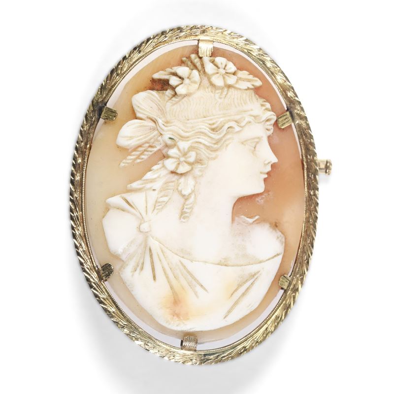 Cammeo ovale in madreperla e oro basso titolo. XIX-XX secolo  - Auction Antique - Cambi Casa d'Aste