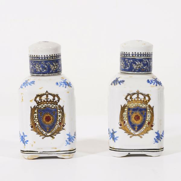 Coppia di bottiglie porta tè. Francia, inizi del XX secolo.