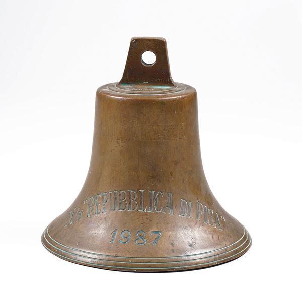 Piccola campana in bronzo della M/N La repubblica di Pisa
