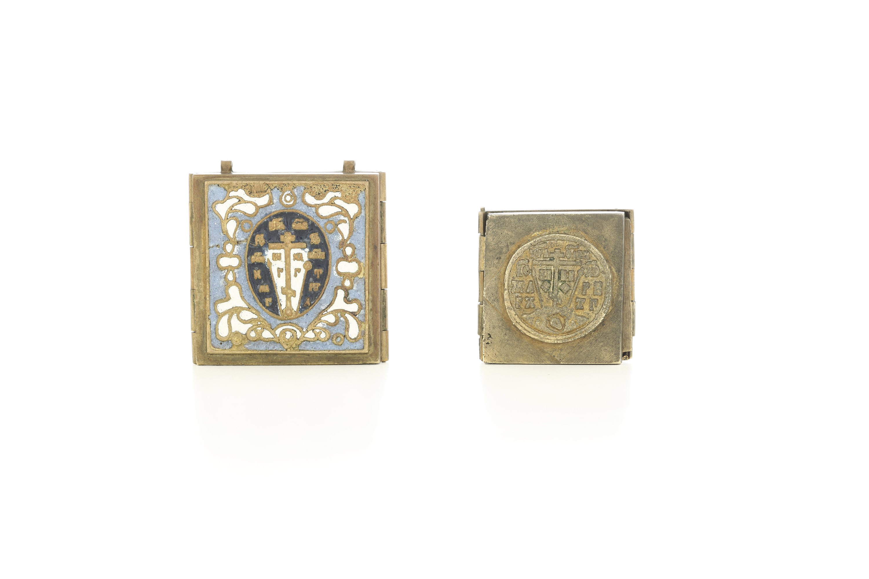 Due icone da viaggio, Bronzo fuso dorato e smalti, Russia, XIX-XX secolo
