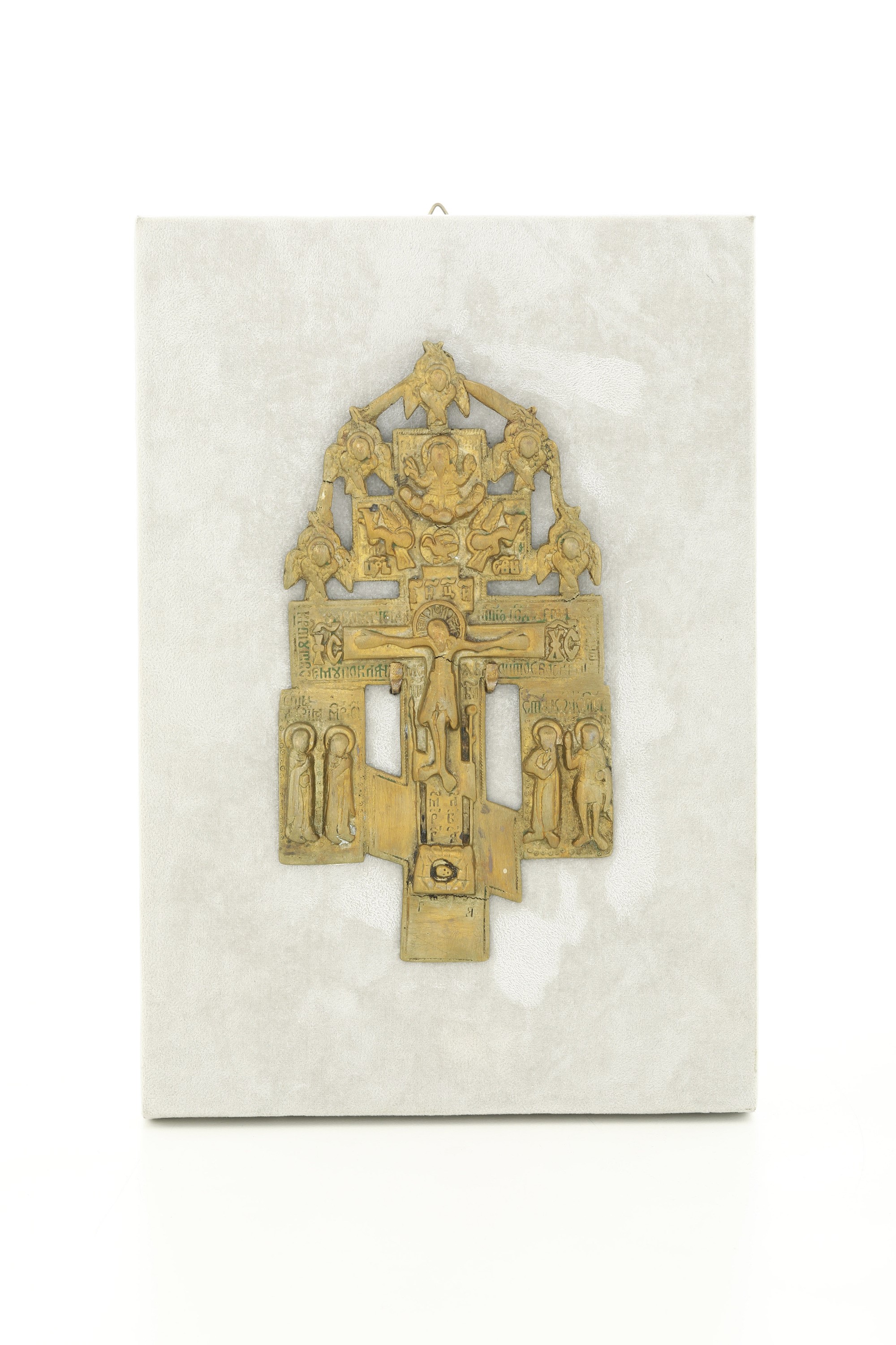 Russia, Icona con crocefissi (bronzo fuso cesellato dorato e smalti), XIX-XX secolo