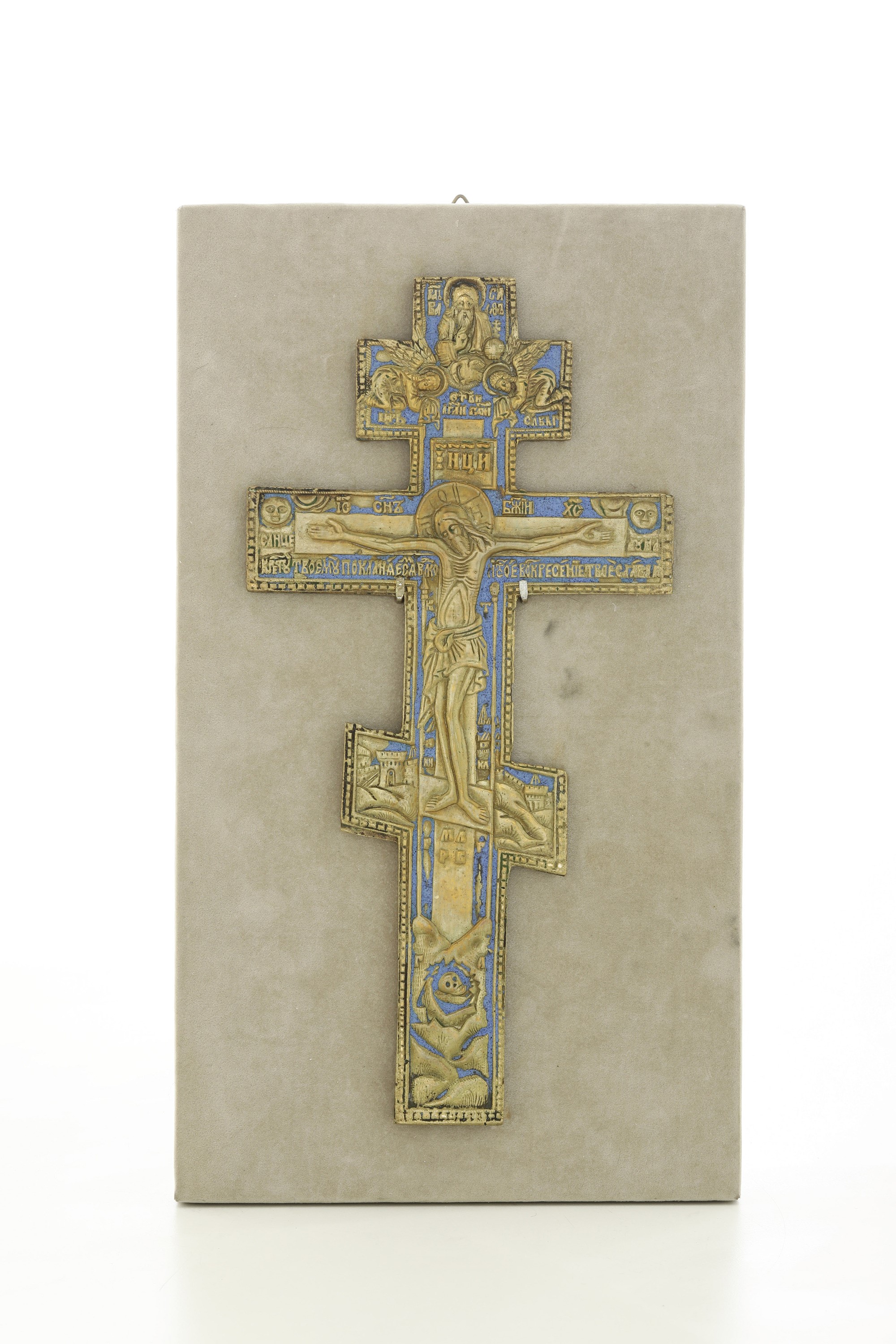 Russia, Icona con crocefissi (bronzo fuso cesellato dorato e smalti), XIX-XX secolo