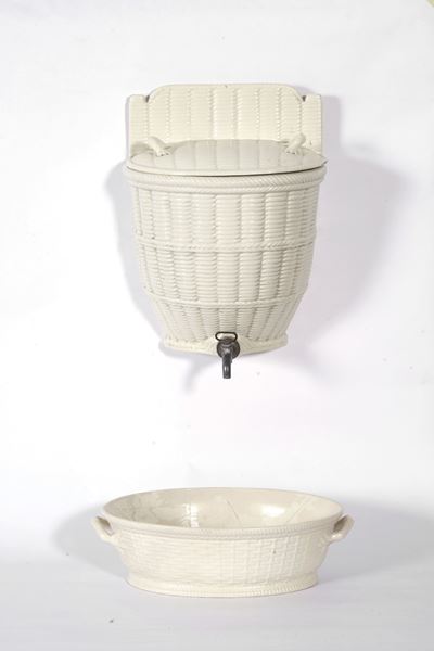 Lavamani e Bacinella in Ceramica Smaltata Bianca in Forma di un Cesto di Vimini. XX Secolo