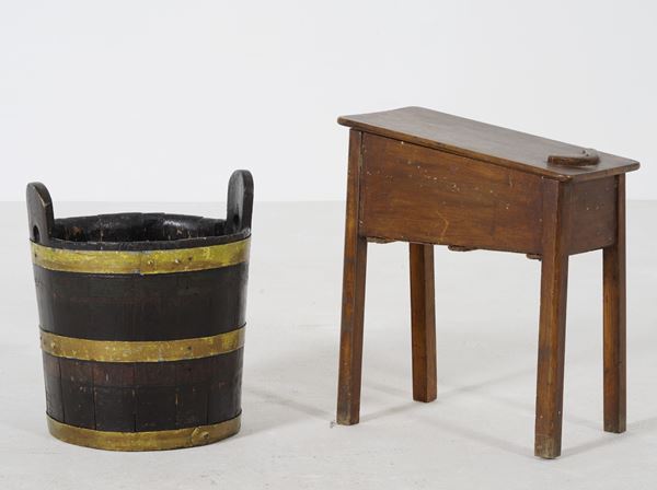 Secchio e sgabello da ciabattino in legno. XIX-XX secolo