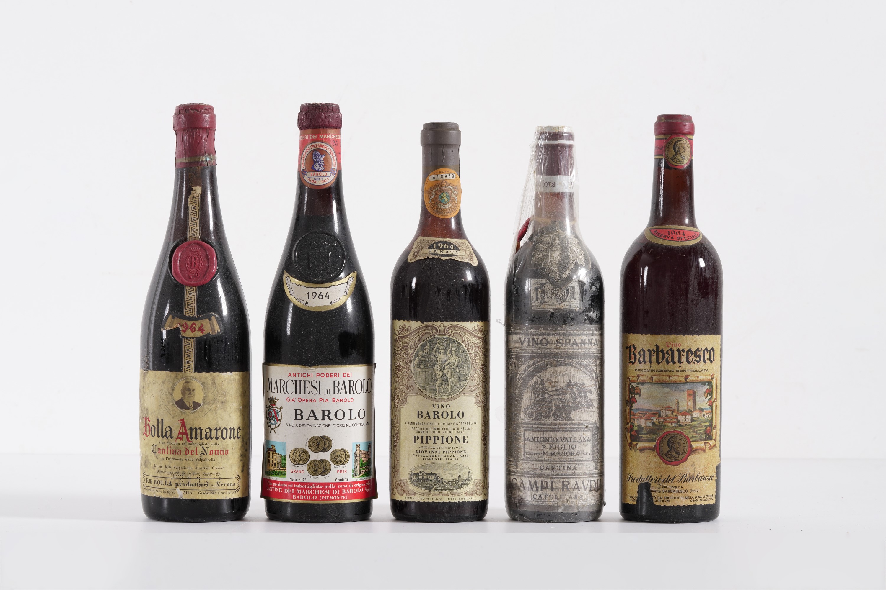 Nove Bottiglie di Vino tra Cui Alcune di Barolo