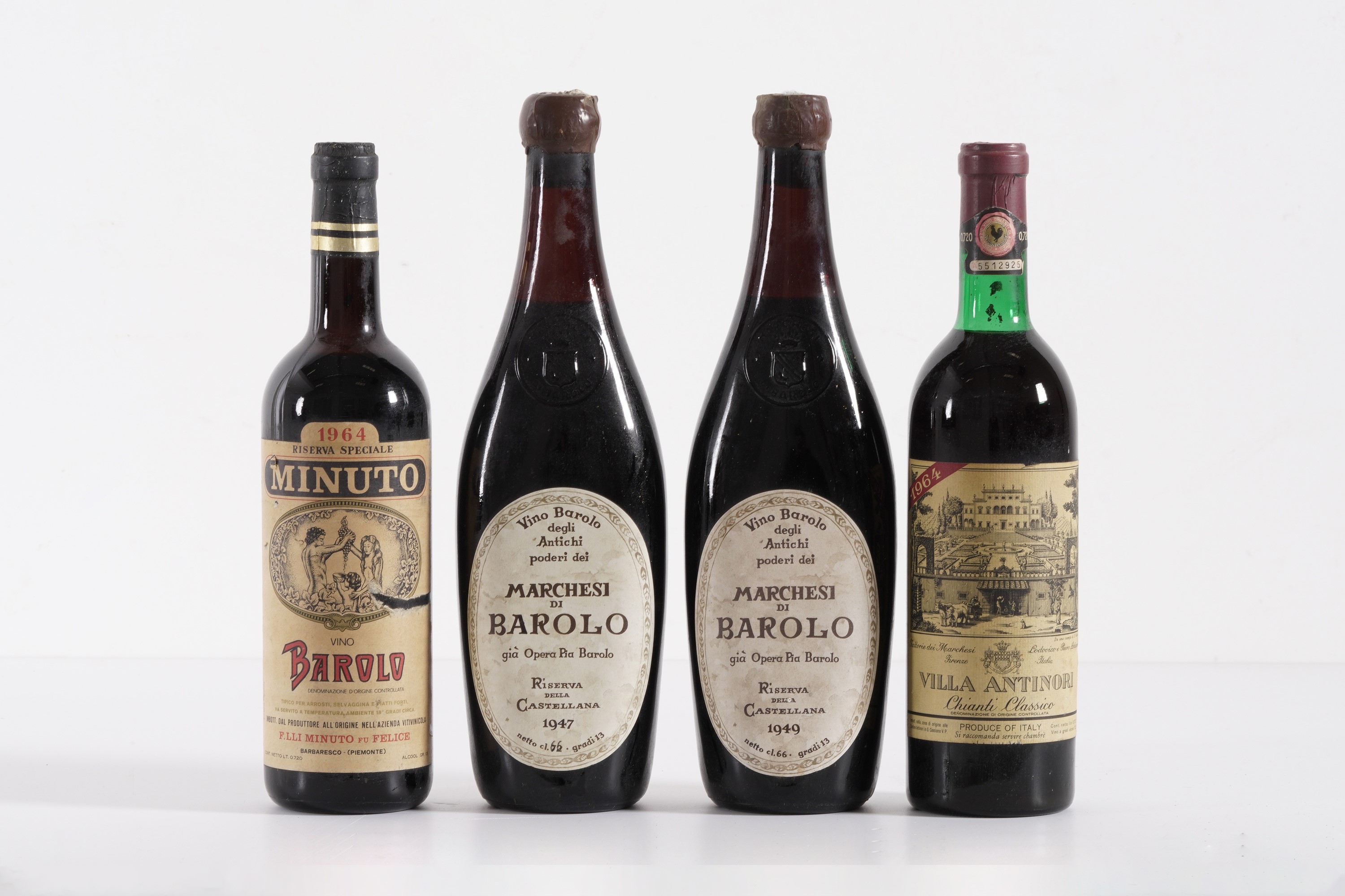 Nove Bottiglie di Vino tra Cui Alcune di Barolo