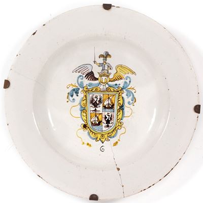 Piatto Stemmato in Maiolica. XIX-XX Secolo