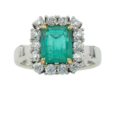 Anello con smeraldo colombiano (ct 2,00 circa) e diamanti a contorno, oro bianco e oro giallo 750...