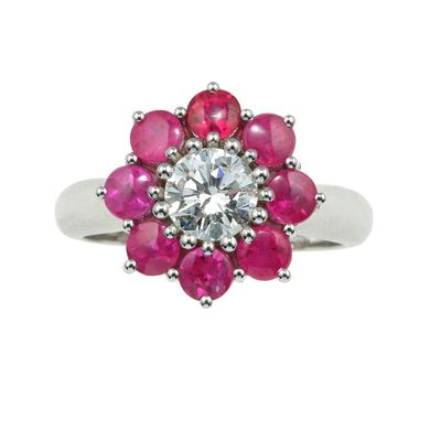 Anello in oro bianco 750/1000 con diamante taglio rotondo brillante c. t. 1.00 e rubini Burma a c...