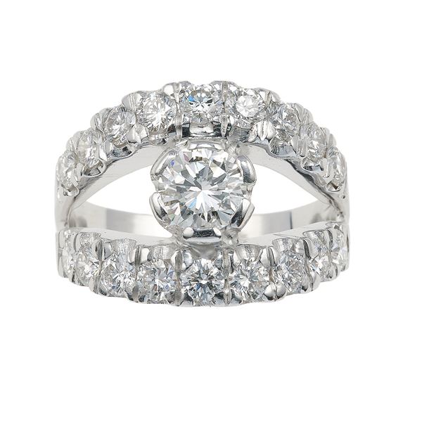 Anello con diamanti taglio brillante, diamante centrale di ct 0.70 circa