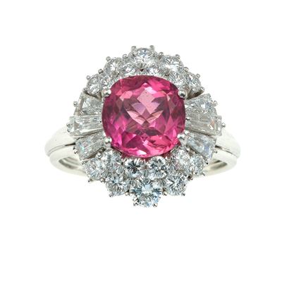 Anello con tormalina rosa e diamanti, montatura in oro bianco 750/1000