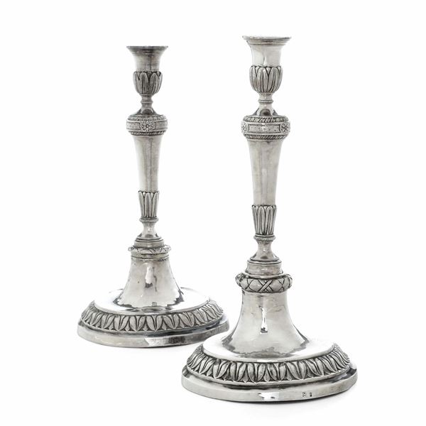 Coppia di candelieri neoclassici. Genova, marchio della "Torretta" con datario (1)794