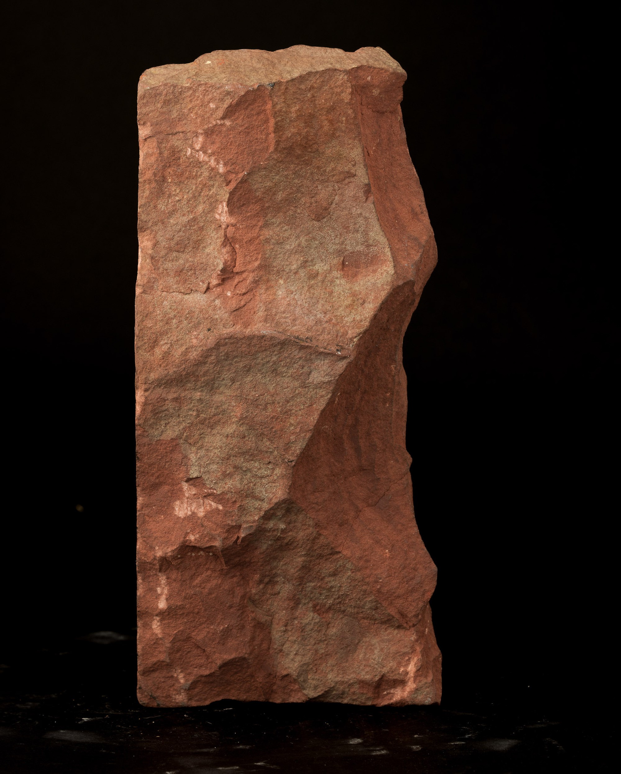 Stele in Terracotta con Figura di Divinità Femminile, India, Khemer, XIII Secolo