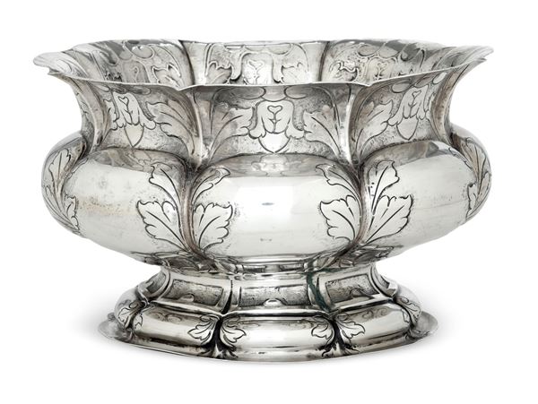 Centrotavola. Argenteria artistica italiana del XX secolo, apparentemente privo di punzonatura