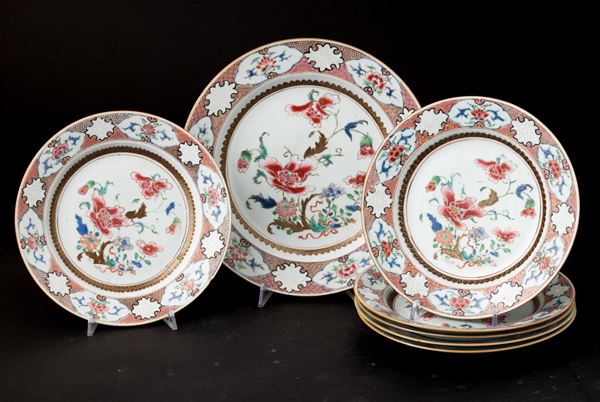 Lot consisting of seven Famille Rose plates with floral decoration, China, Qing Dynasty, 18th century [..]