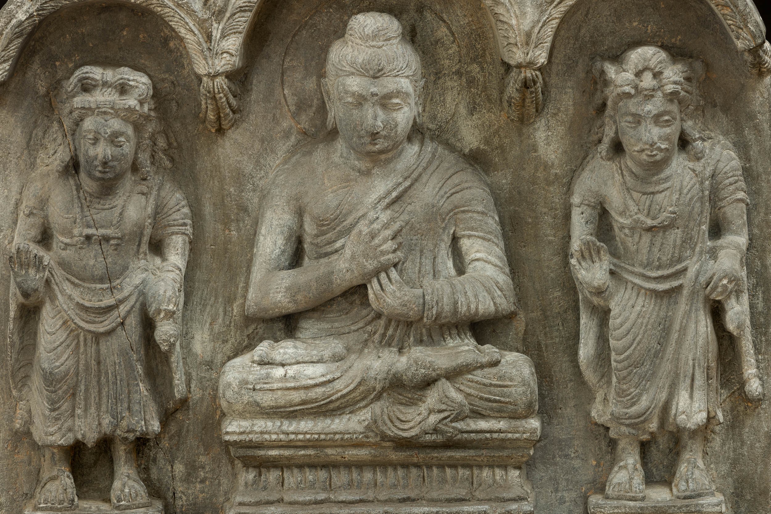 Stele Raffigurante Altare con Divinità Scolpita in Pietra, Gandhara, III Secolo