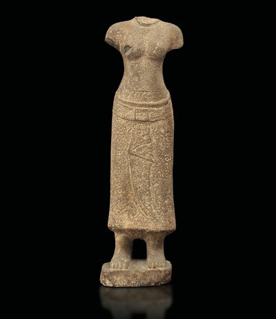 Torso Femminile Scolpito in Pietra, India, Khemer, Epoca Bayon (1160-1230)
