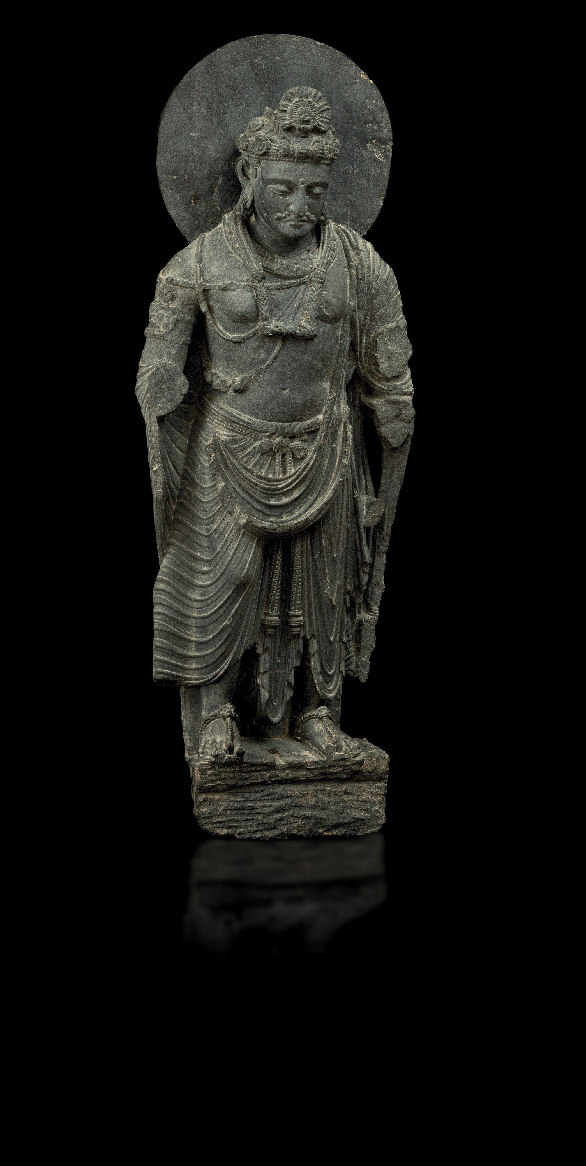 Straordinaria Figura di Maitreya Scolpita in Pietra, Gandhara, IV Secolo