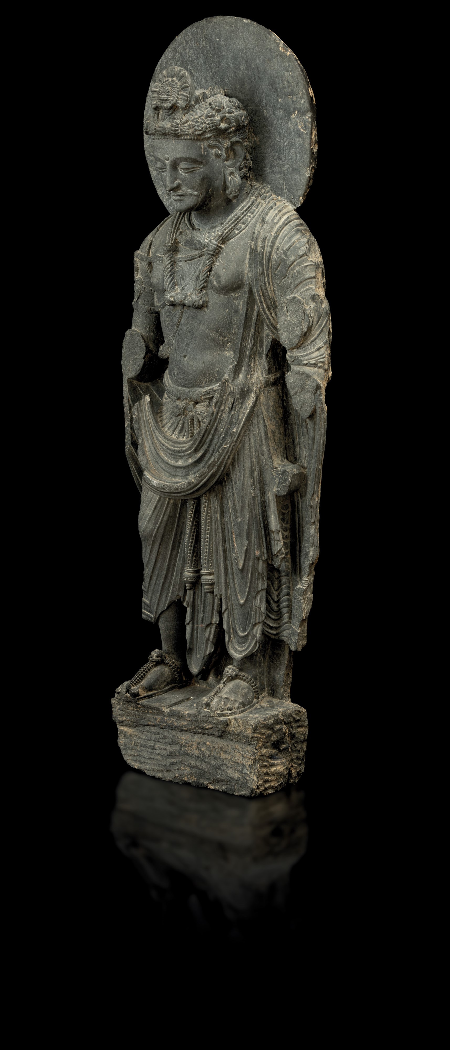 Straordinaria Figura di Maitreya Scolpita in Pietra, Gandhara, IV Secolo