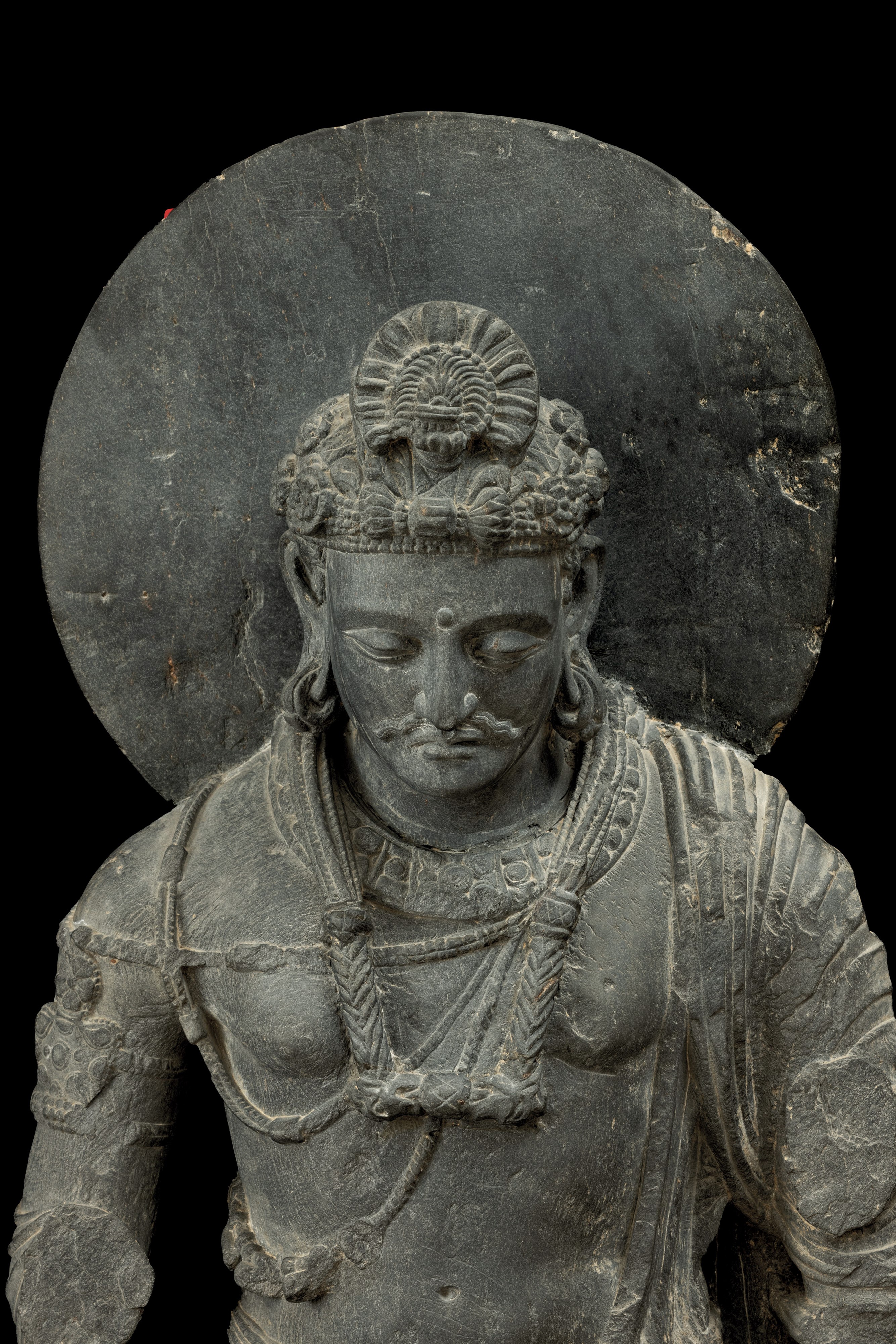 Straordinaria Figura di Maitreya Scolpita in Pietra, Gandhara, IV Secolo