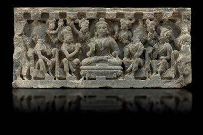 Rilievo Scolpito in Pietra con Figura Centrale di Buddha Sakyamuni e Accoliti, Gandhara