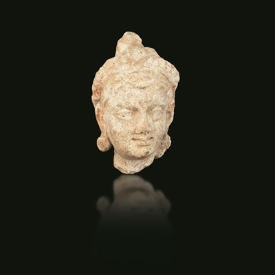 Testa di Donna Scolpita in Stucco, Gandhara, IV Secolo