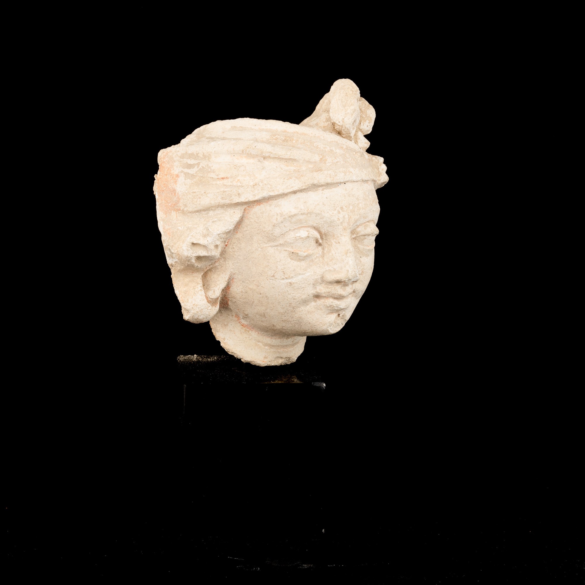 Testa di Bodhissattva in Stucco, Gandhara, Afganistan, III Secolo