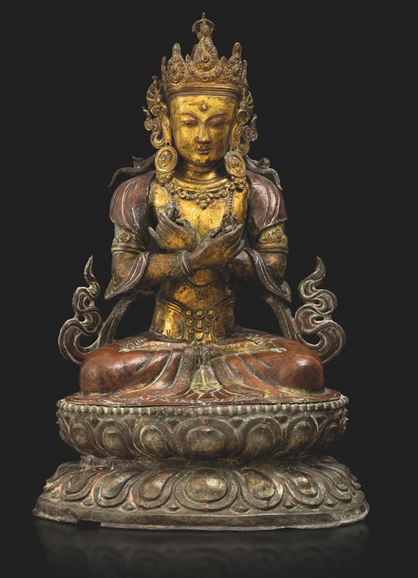Importante figura di Vajrdara seduta su doppio fior di loto in rame repoussé e bronzo parzialmente dorato, Tibet, XV secolo