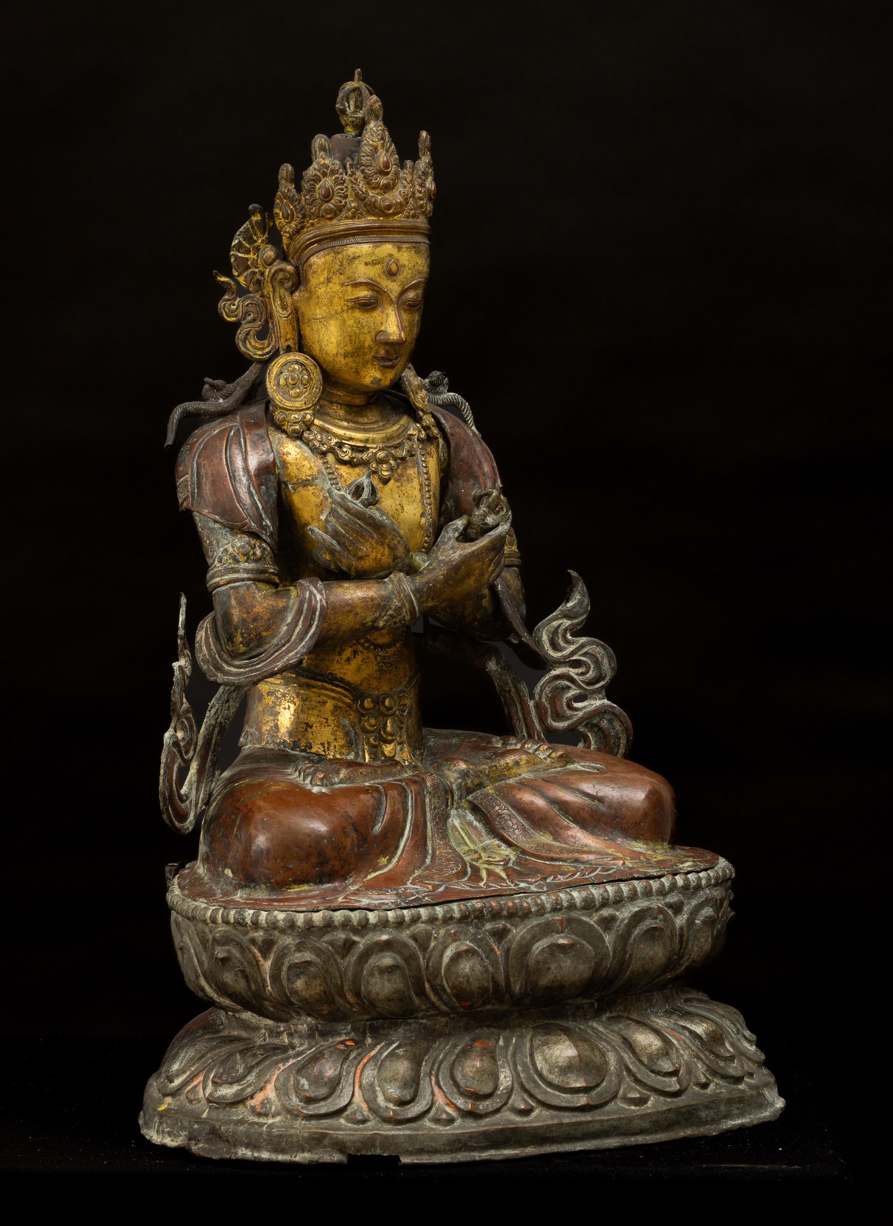 Importante Figura di Vajrdara Seduta su Doppio Fior di Loto in Rame Repoussé e Bronzo Parzialment...