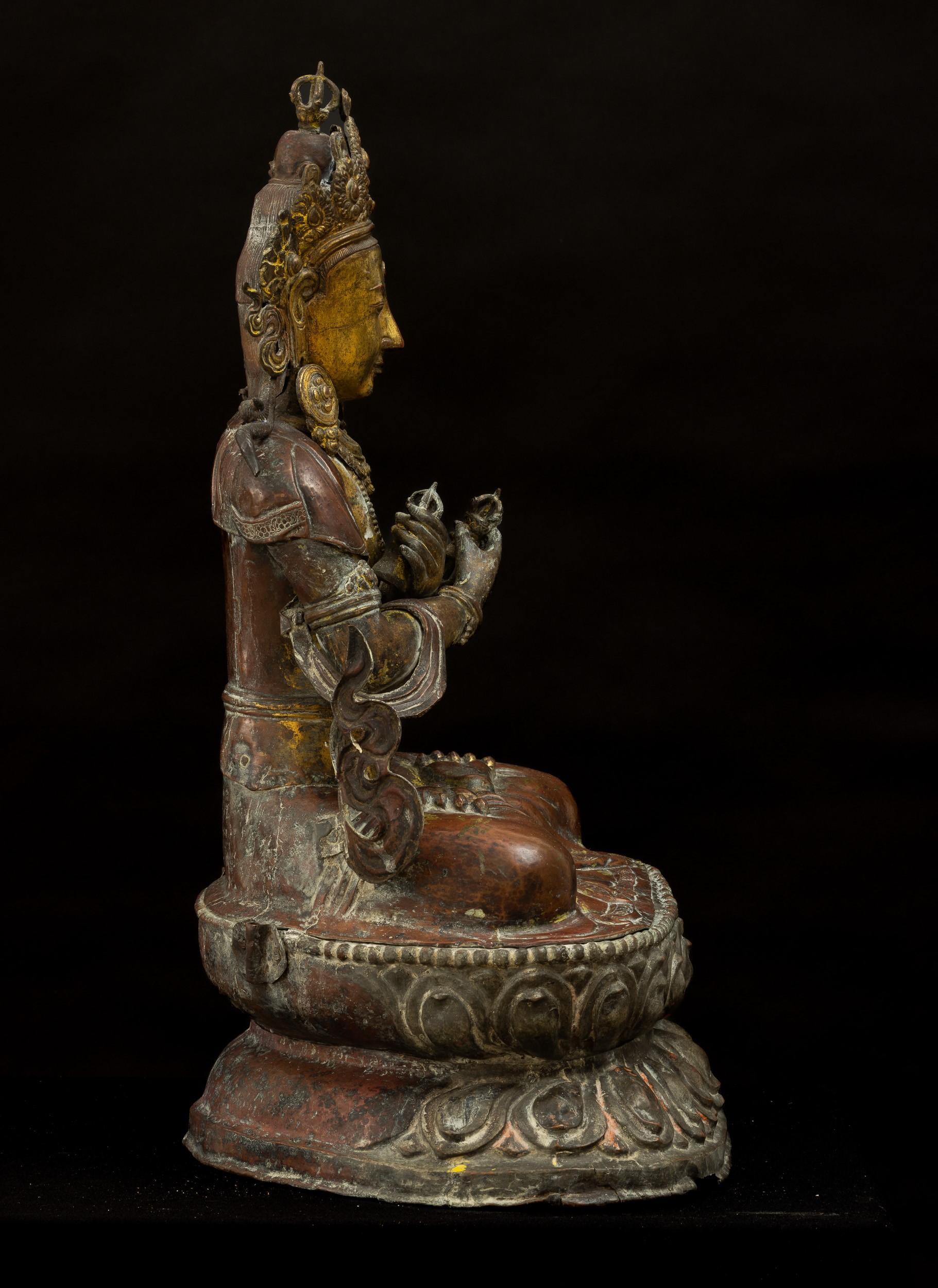 Importante Figura di Vajrdara Seduta su Doppio Fior di Loto in Rame Repoussé e Bronzo Parzialment...
