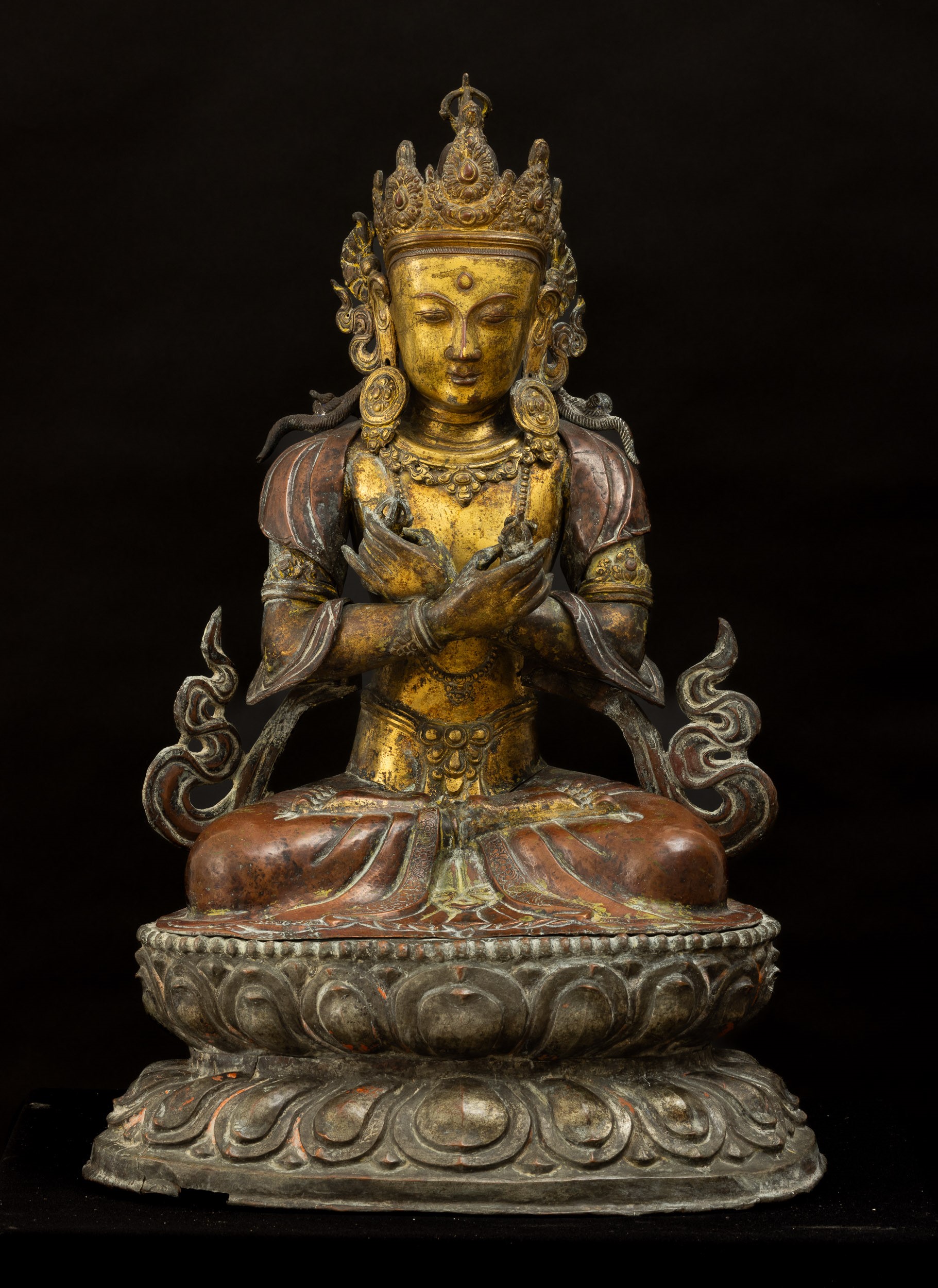 Importante Figura di Vajrdara Seduta su Doppio Fior di Loto in Rame Repoussé e Bronzo Parzialment...