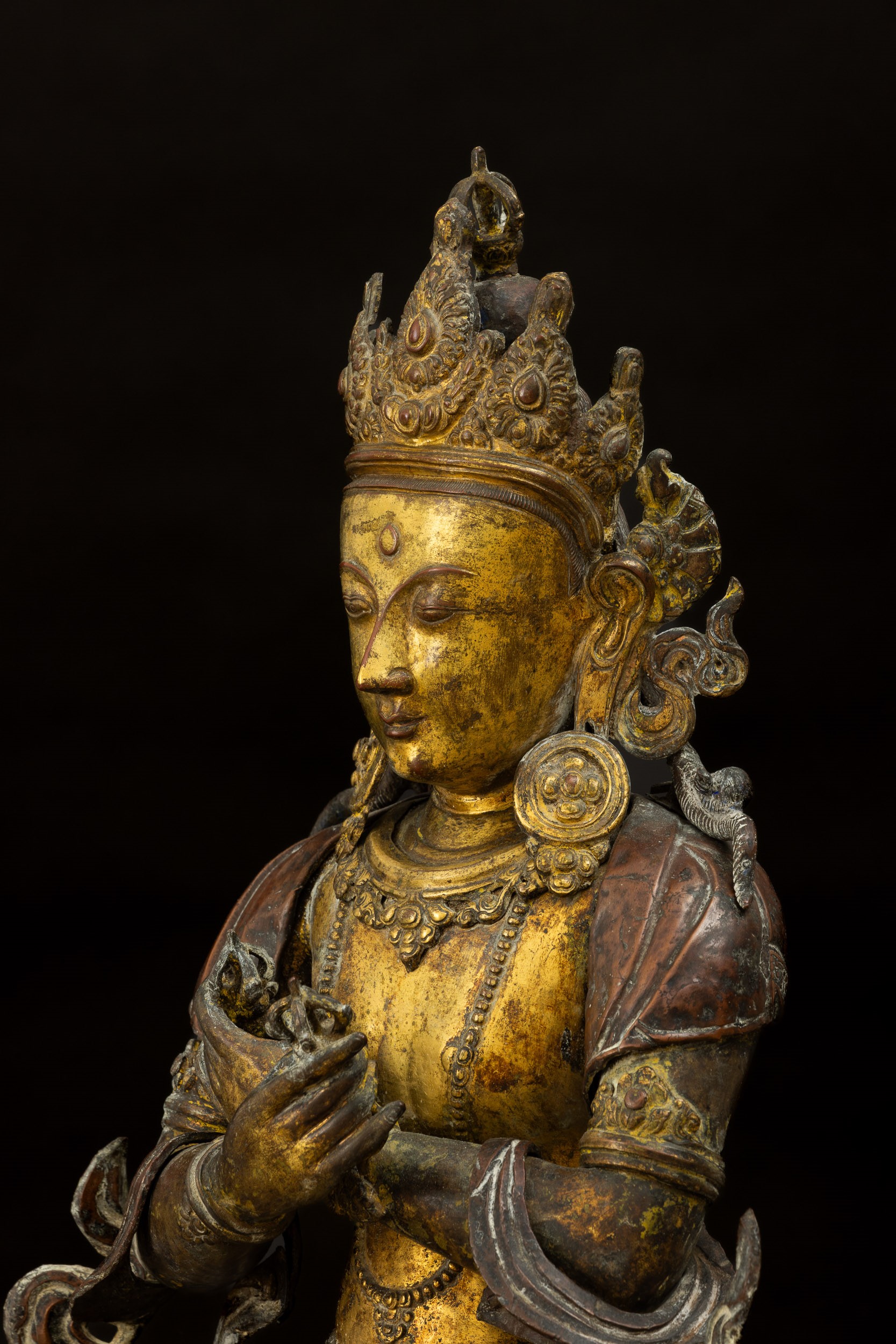 Importante Figura di Vajrdara Seduta su Doppio Fior di Loto in Rame Repoussé e Bronzo Parzialment...