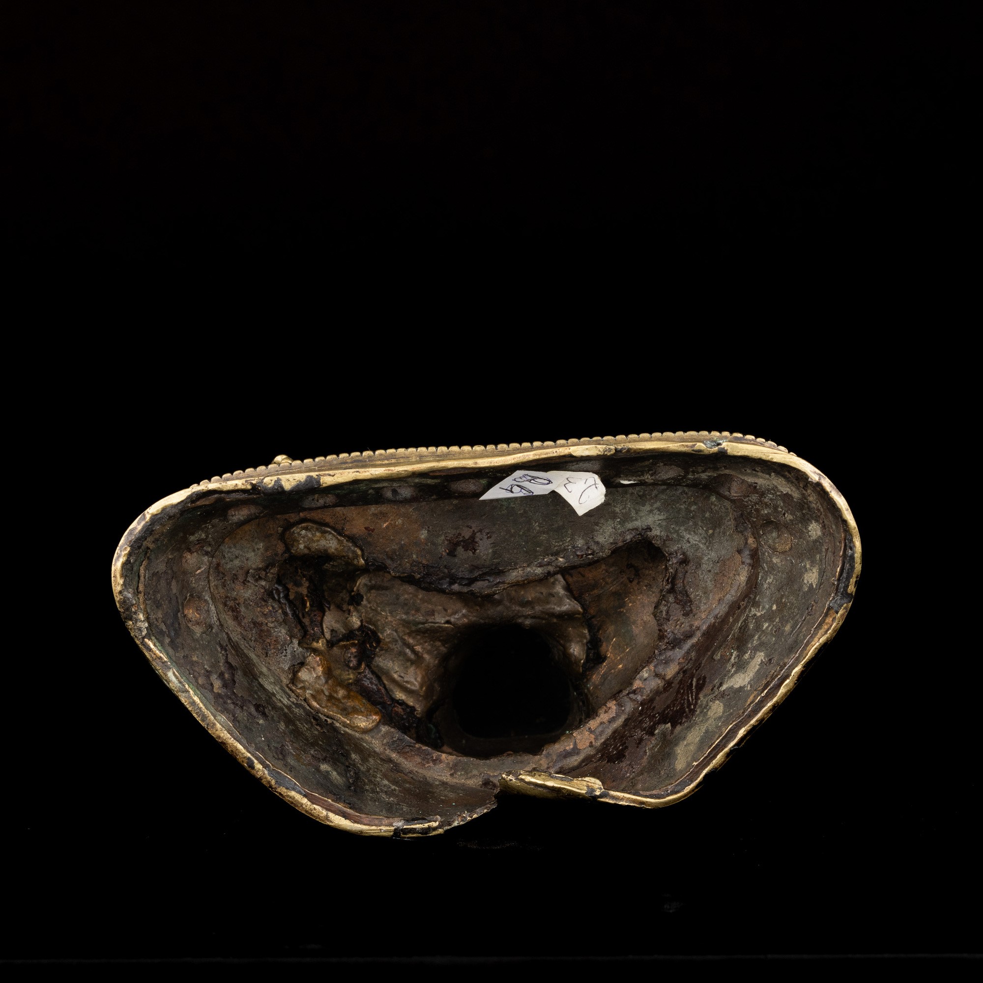 Figura di Avalokitesvara Seduto su Doppio Fior di Loto in Ottone Dorato, Tibet, XIV - XV Secolo