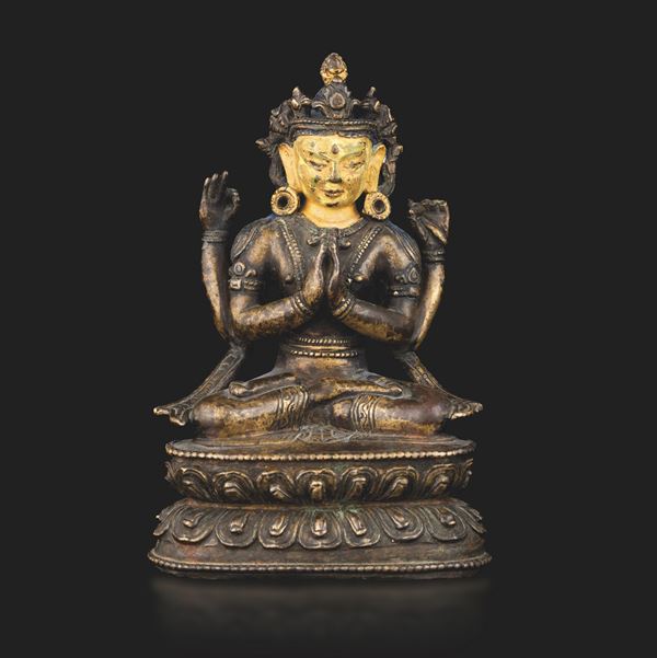 Figura di Shadakshara seduto su doppio fior di loto in bronzo parzialmente dorato e freddo, Tibet, XVIII secolo