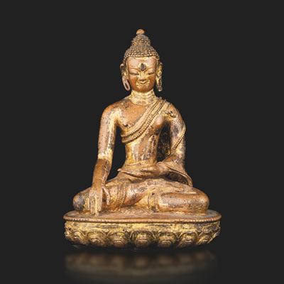 Figura di Akshobhya in Bronzo Dorato e Tracce di Doratura, Nepal, XVI Secolo