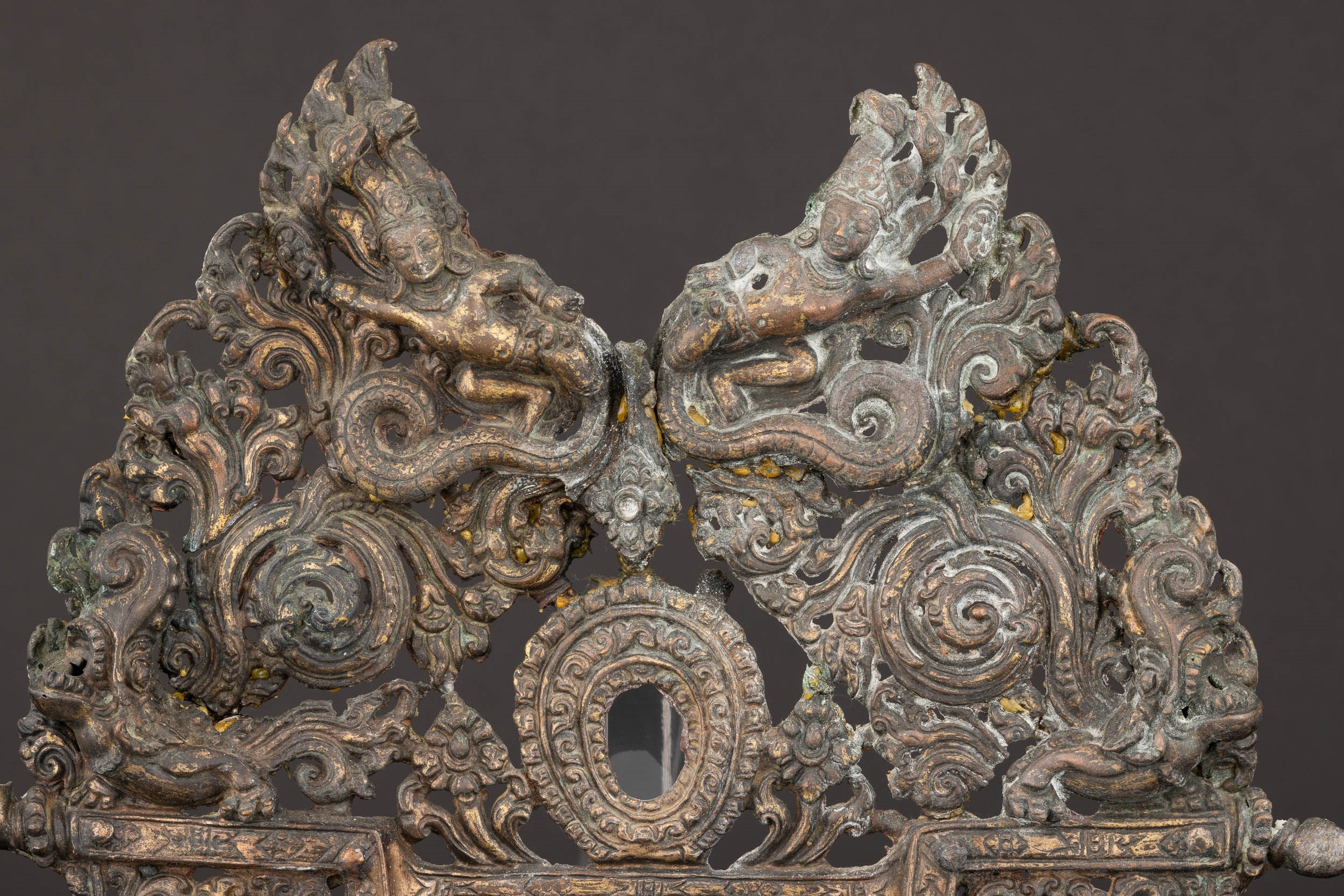 Fregio in Rame Sbalzato con Figure di Divinità, Nepal, XVIII Secolo