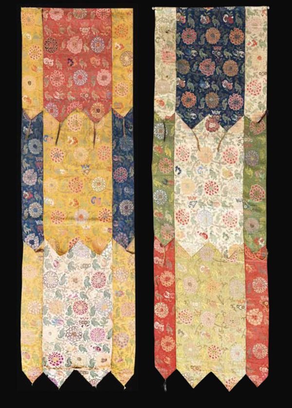 Coppia di cortine in seta con decori floreali, Cina, XVIII secolo