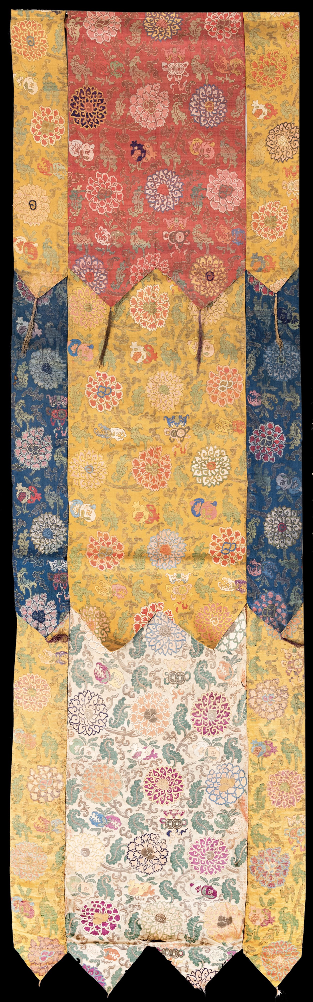 Coppia di Cortine in Seta con Decori Floreali, Cina, XVIII Secolo