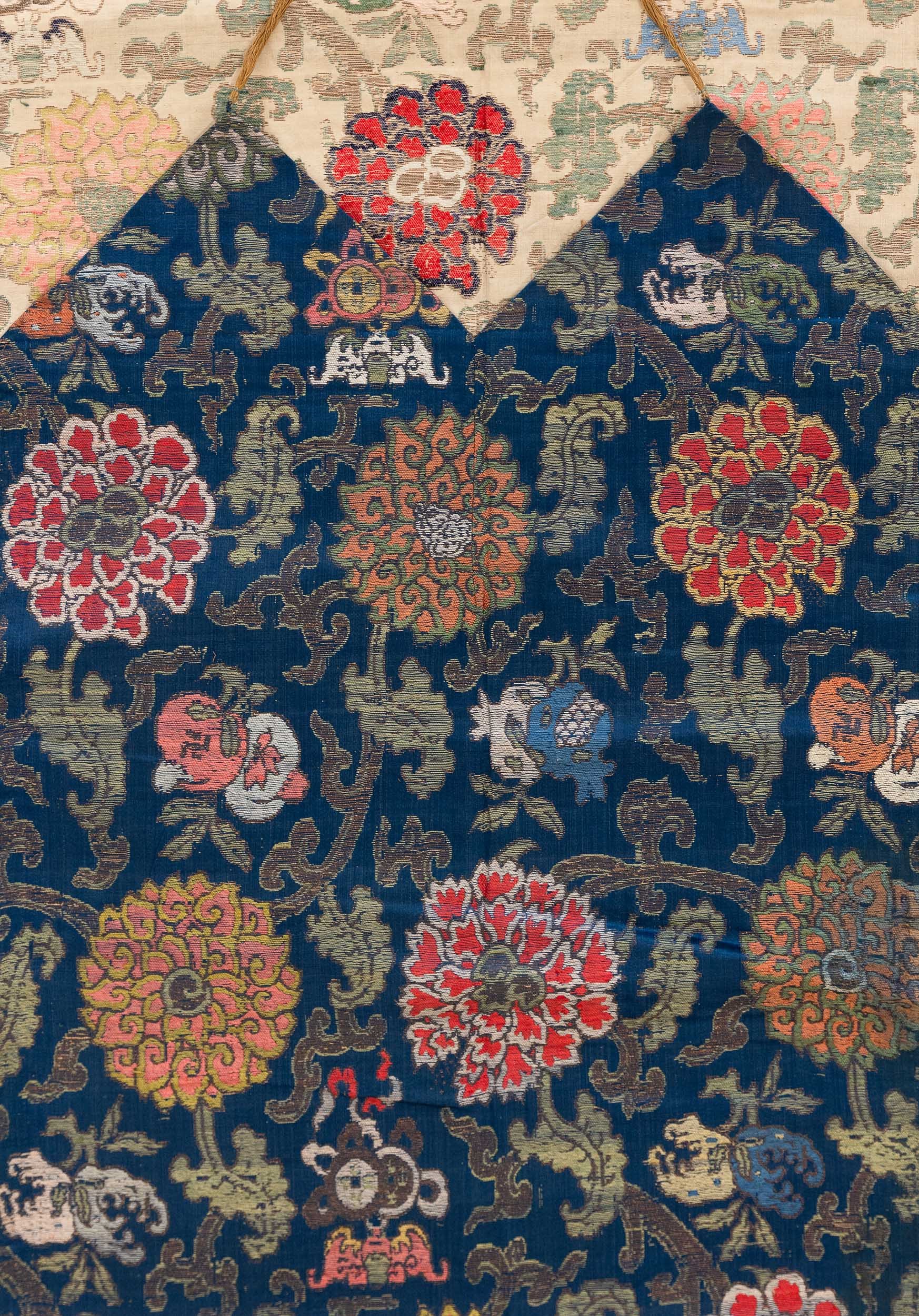Coppia di Cortine in Seta con Decori Floreali, Cina, XVIII Secolo