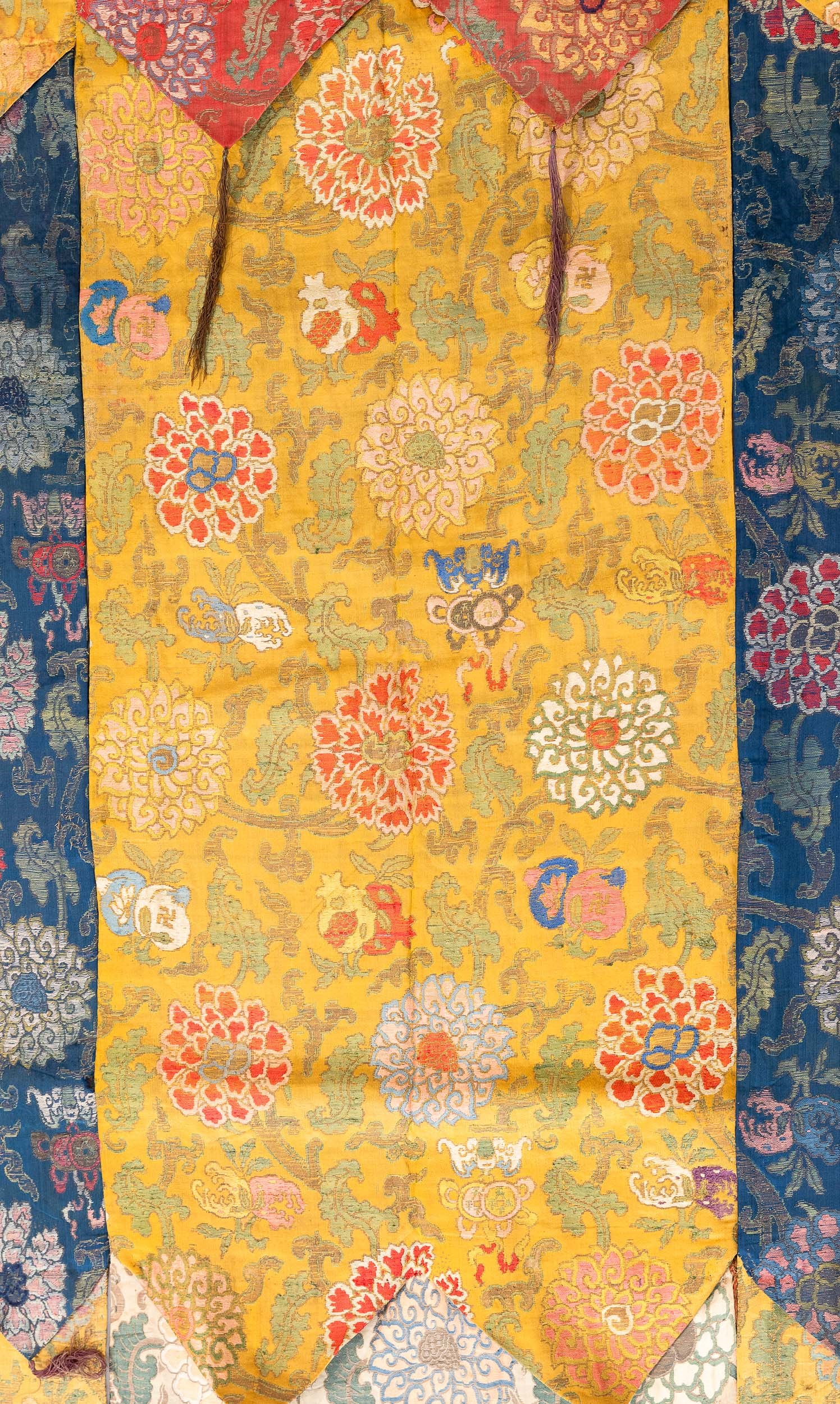 Coppia di Cortine in Seta con Decori Floreali, Cina, XVIII Secolo