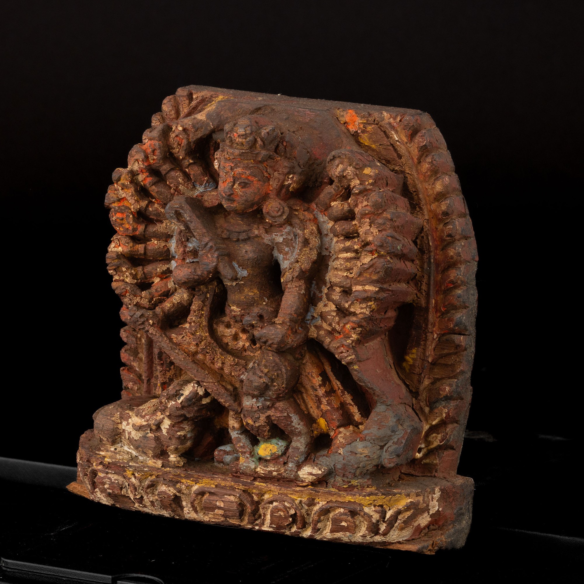 Rilievo Scolpito in Legno con Tracce di Policromia Raffigurante Mahishasuramardini, Nepal, XVIII ...