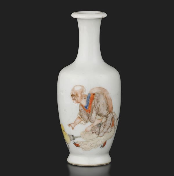 Vasetto in porcellana bianca raffigurante dignitario, Cina, periodo Repubblica, XX secolo