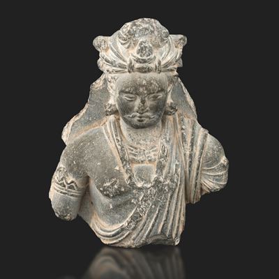 Busto di Maitreya Gandhara in Pietra, India, XII Secolo
