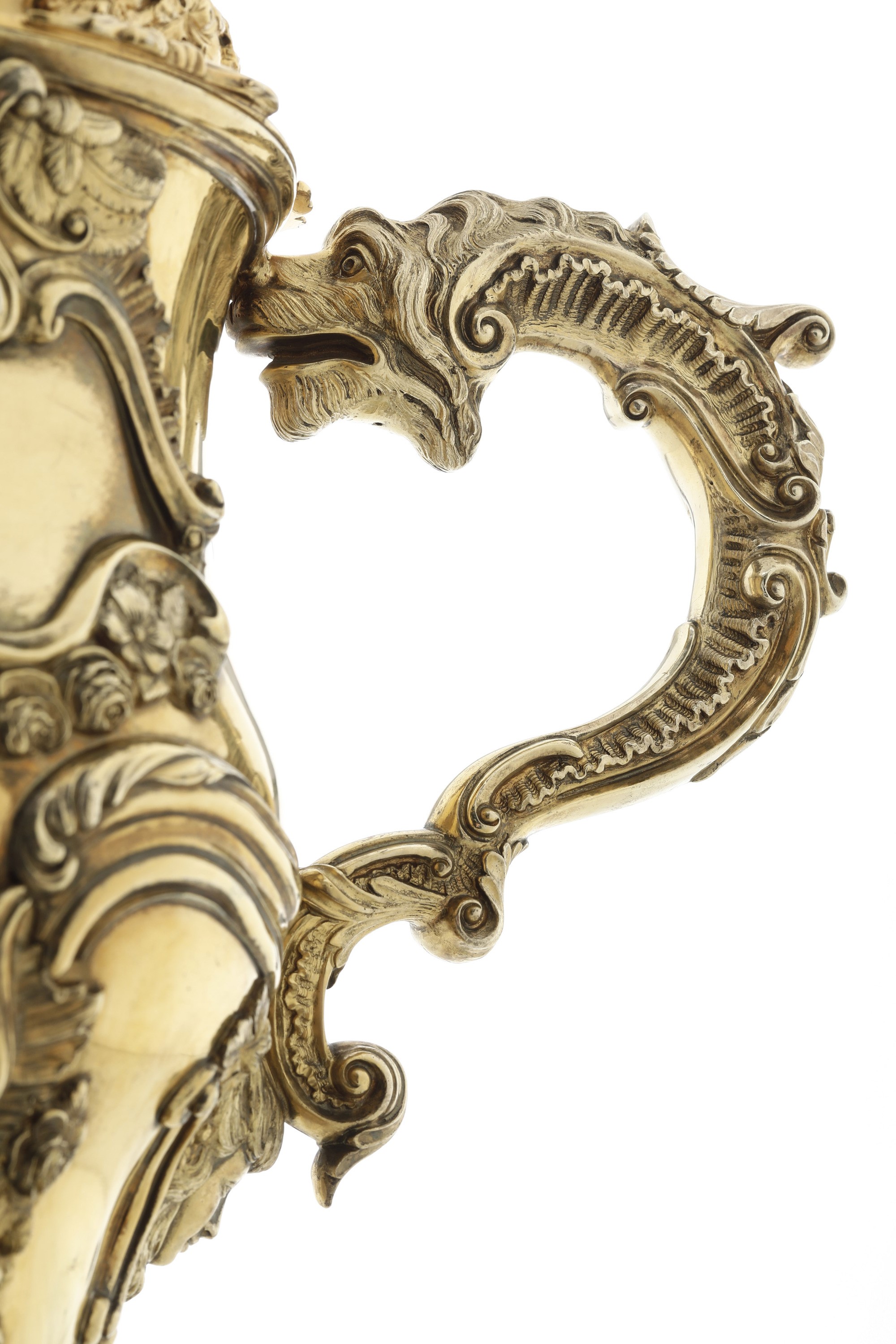 West & Son, Coppa biansata con ricche decorazioni a volute e cartouches