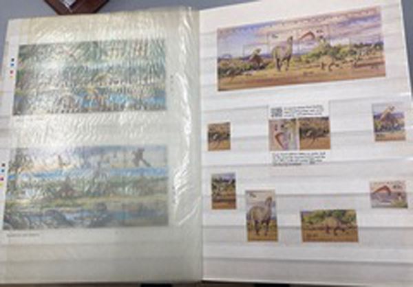 1960/1970, Tematica “Dinosauri”, volume a taschine con oltre una trentina di emissioni di diversi Paesi di tutto il mondo, a tema “Dinosauri”