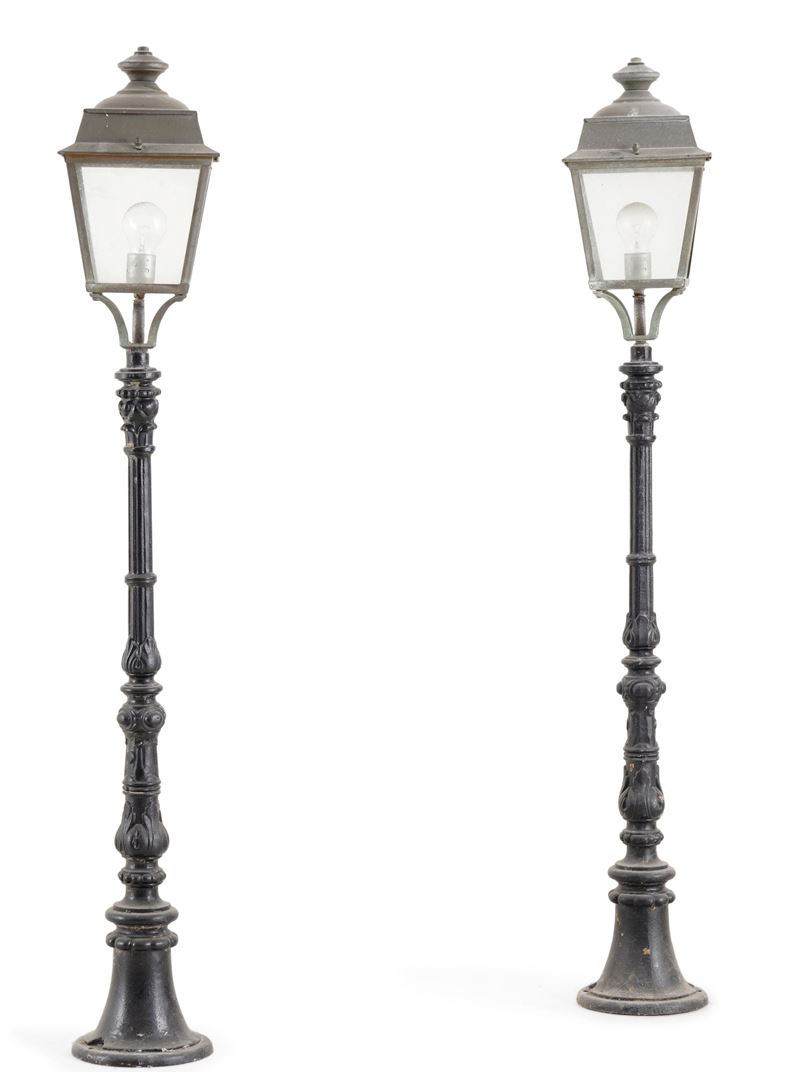 Coppia di lampioni in ghisa e ferro. Fine XIX-XX secolo  - Asta Antiquariato - Cambi Casa d'Aste