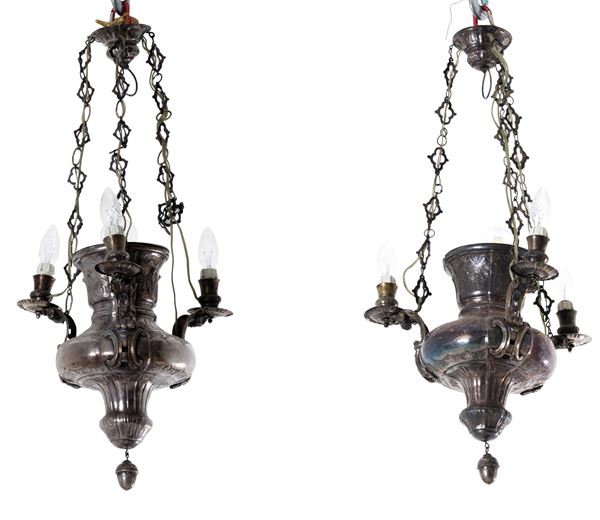 Coppia di lampade votive in metallo