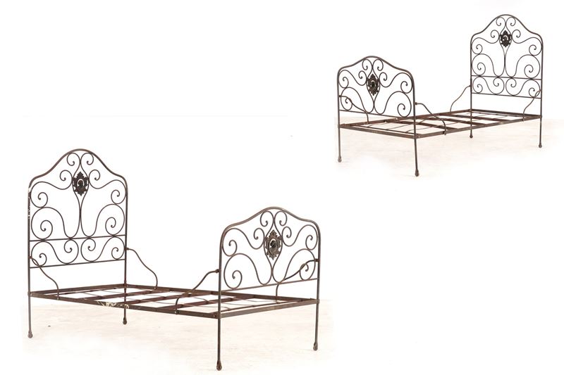 Coppia di letti in ferro battuto. XIX secolo  - Auction Antique - Cambi Casa d'Aste